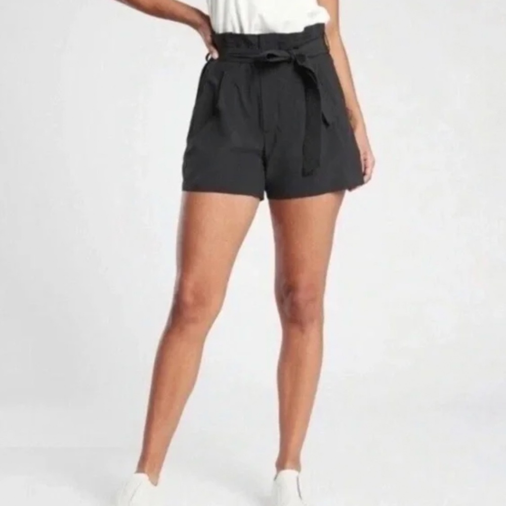 Athleta Black Paperbag Skyline Shorts II Tie belted Women’s Size 4